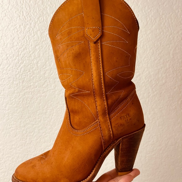 Vintage Frye heeled boots - Picture 4 of 9